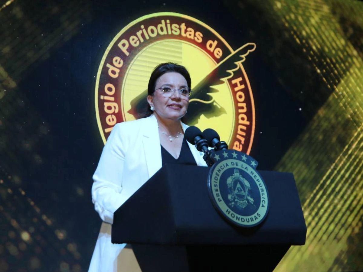 Presidenta Xiomara Castro Sarmiento, en la premiación del día del periodista