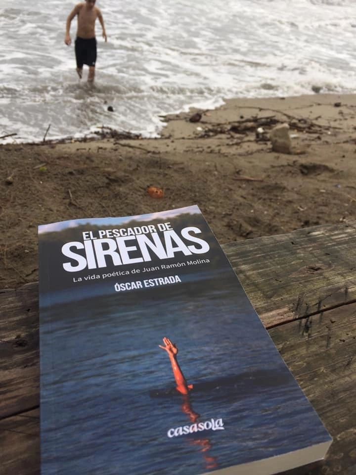 Ilustración principal de "El pescador de sirenas" en la pluma de Óscar Estrada