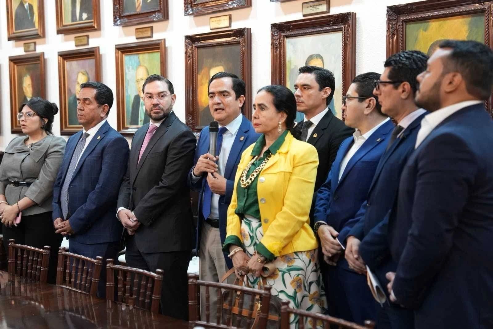 Ilustración principal de Juicio al fiscal. De cómo se construyó la caída de Johel Zelaya