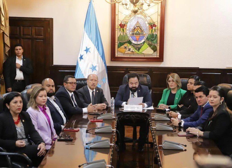 Luis Redondo y la super comisión de la argolla.