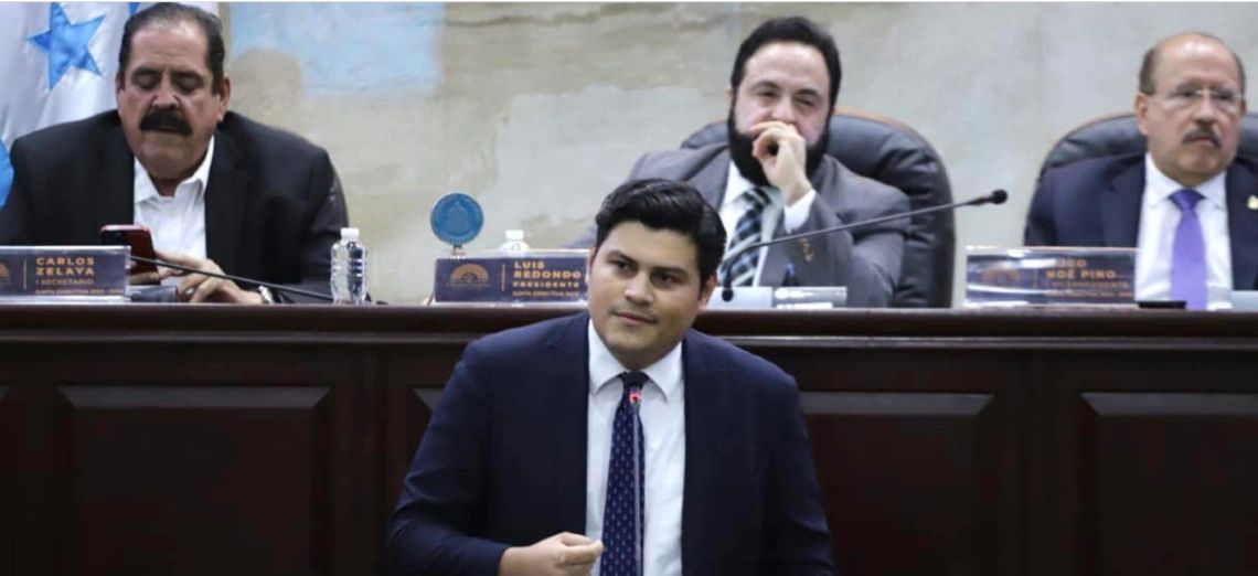 Marlon Ochoa, secretario del SAR hablando al CN en la sesión del 16 de mayo de 2023
